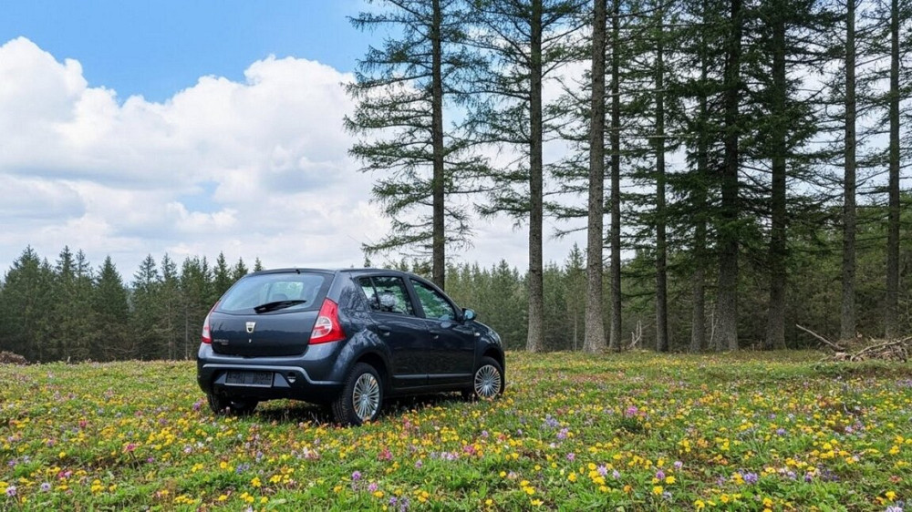 Dacia Sandero. Мотор 1,6 бензин, механика. Год выпуска 2010. Тирасполь - изображение 2