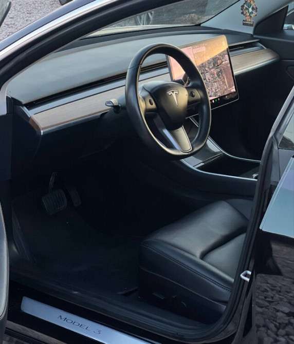 Продам Tesla Model 3, 2018 год выпуска, Запас хода: 400 км Тирасполь - изображение 6