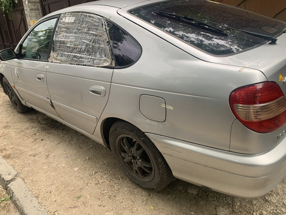 Срочно Toyota avensis 2001 1.8 Кишинёв - изображение 8