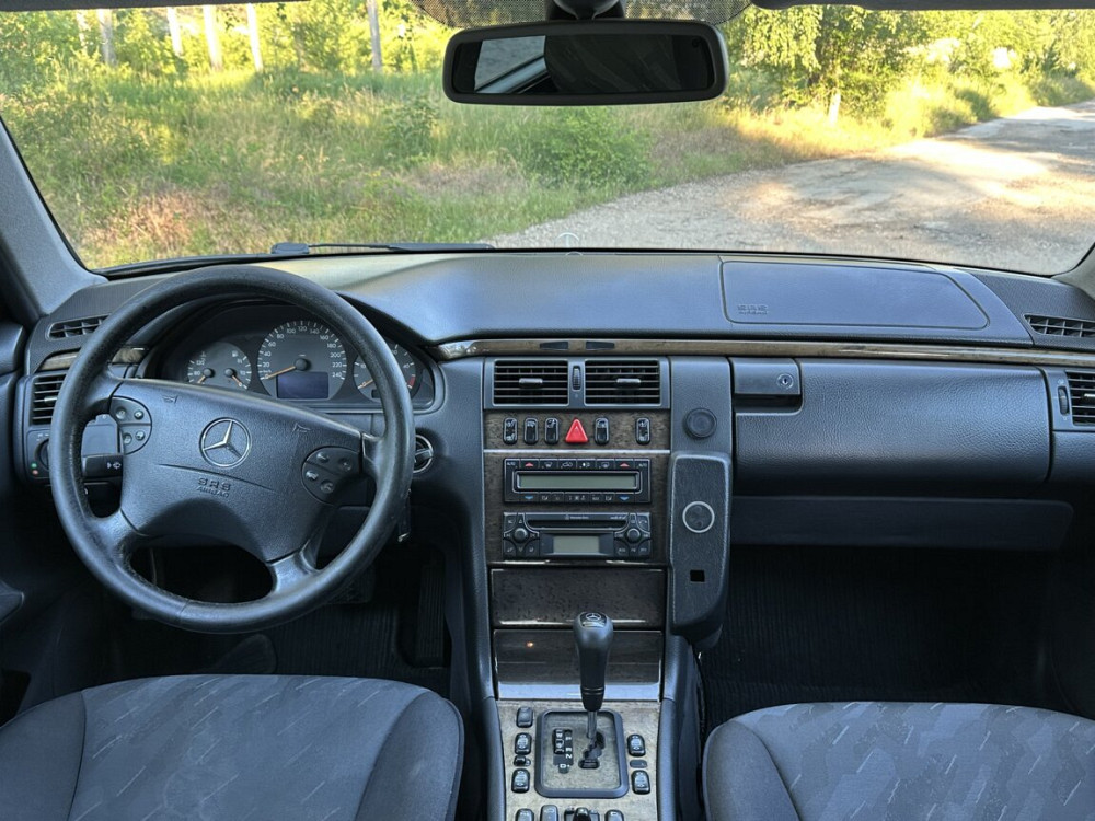 Mercedes-Benz 210 Дубоссары - изображение 5