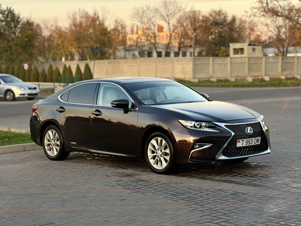 Lexus ES300h • 2.5 Hybrid • 2014 год • Автокредит Тирасполь - изображение 4