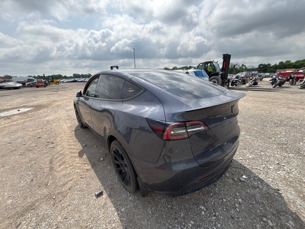 Tesla Y Кишинёв - изображение 1