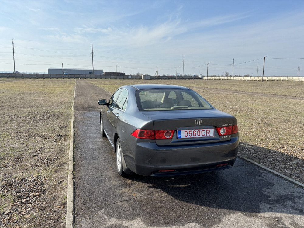 Honda Accord 2005 an Bender Bender - fotografie 4