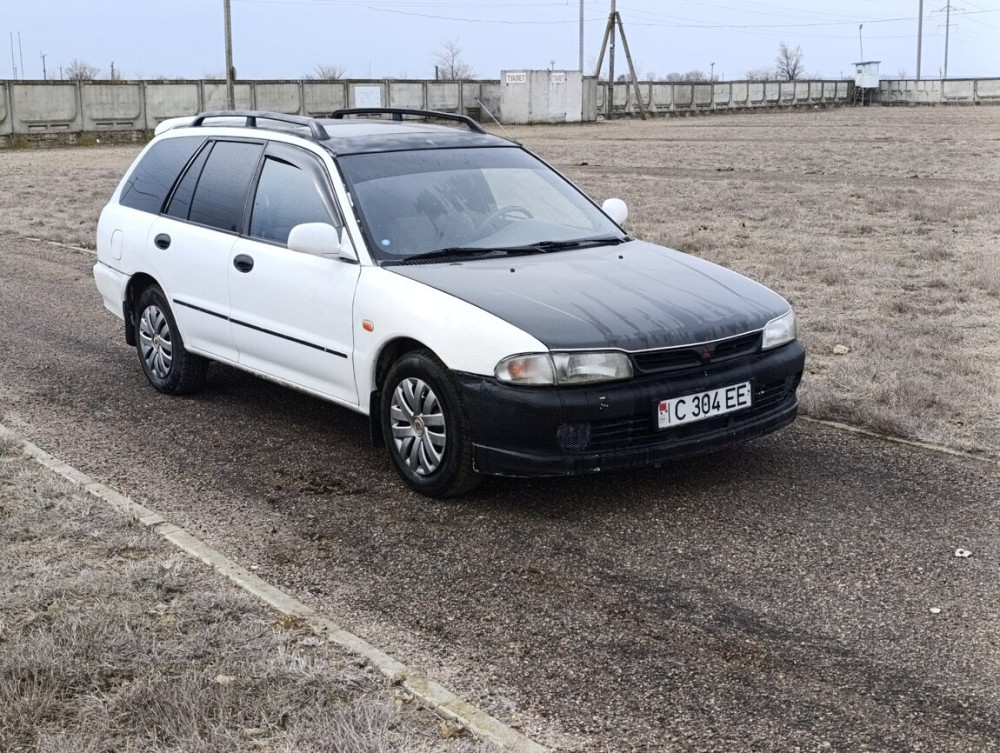 Mitsubishi Lancer 1994 an Bender Bender - fotografie 1