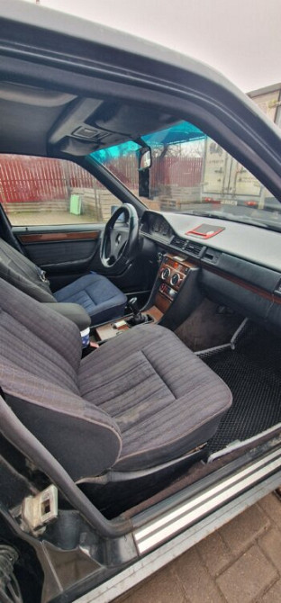 Mercedes W124 1992 an Bender Bender - fotografie 6