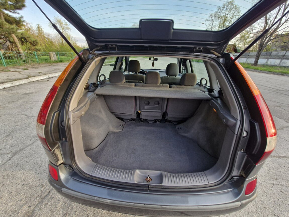 Nissan Almera Tino 2005 an Bender Bender - fotografie 9