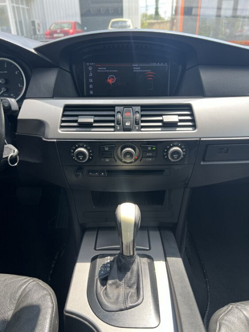 BMW 5 Series 2004 год Бендеры Bender - fotografie 8