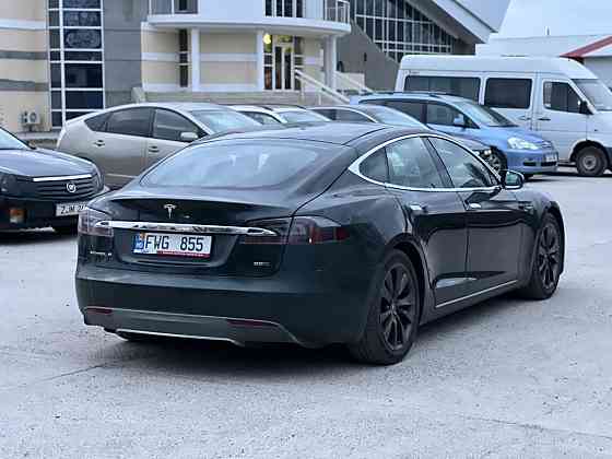 Tesla Model S 2015 an Tiraspol Tiraspol