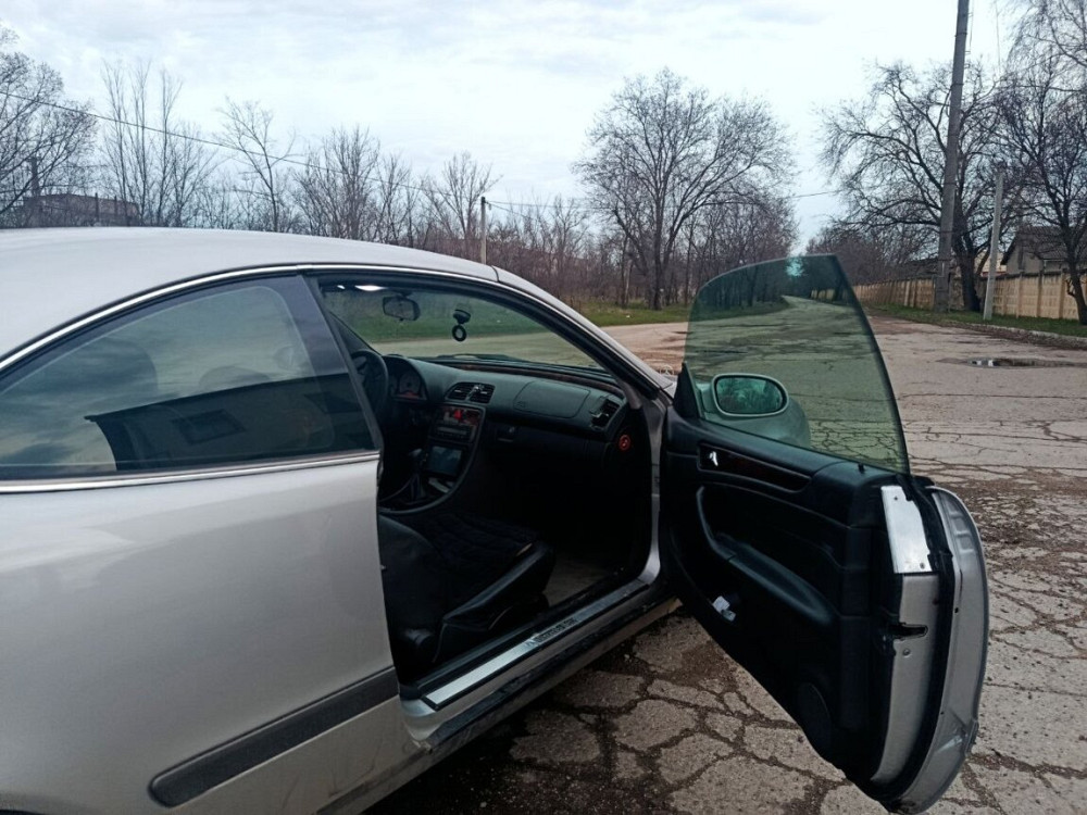 Mercedes CLK-Class 2000 an Bender Bender - fotografie 4