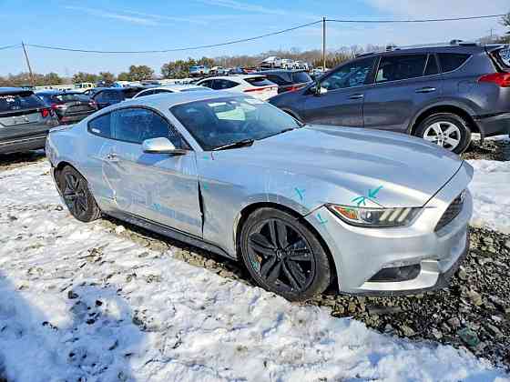Ford Mustang 2015 an Bender Bender