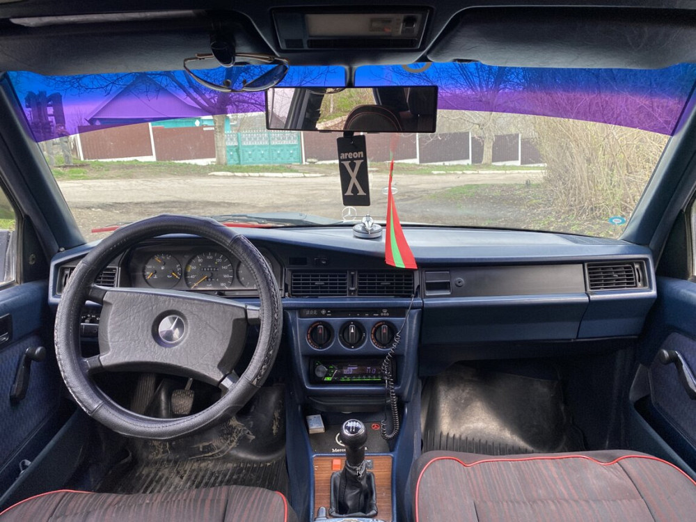 Mercedes 190 (W201) 1990 год Бендеры Бендеры - изображение 5