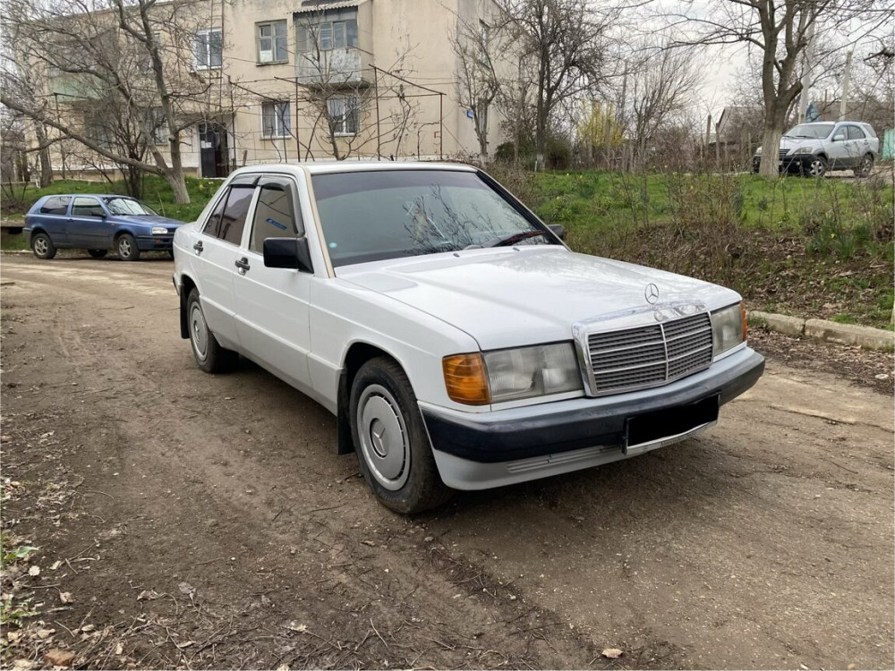 Mercedes 190 (W201) 1990 год Бендеры Бендеры - изображение 2