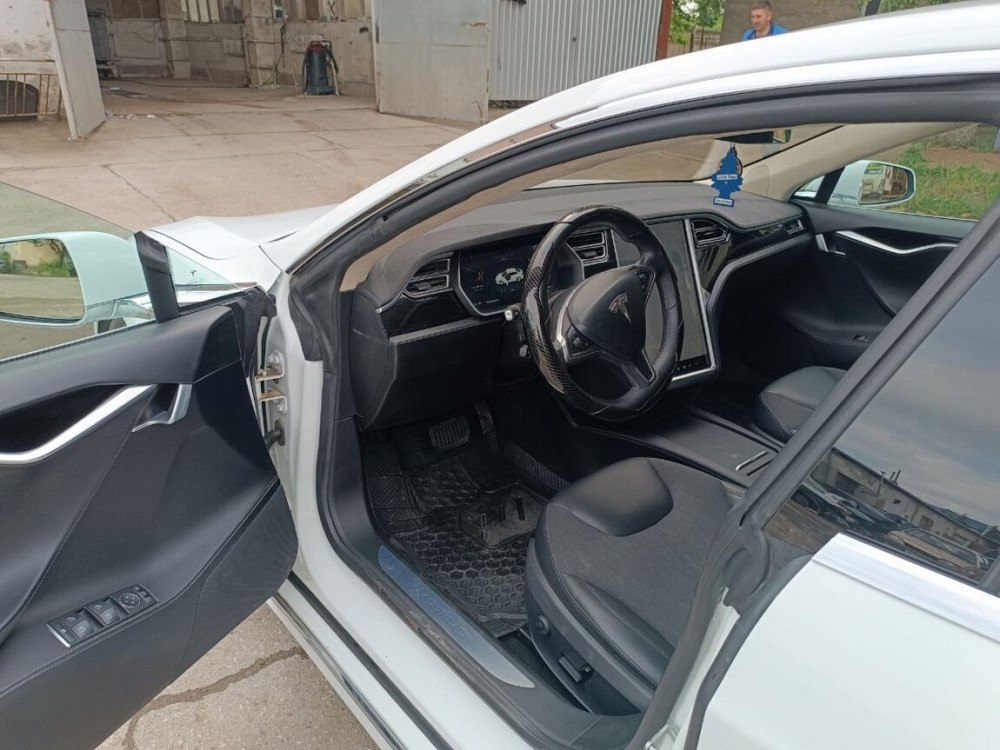 Tesla Model S 2016 год Бендеры Bender - photo 7