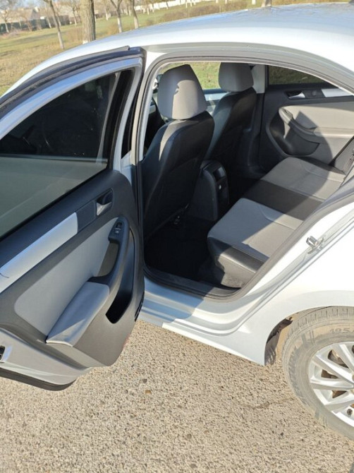Volkswagen Jetta 2013 an Tiraspol Tiraspol - fotografie 5