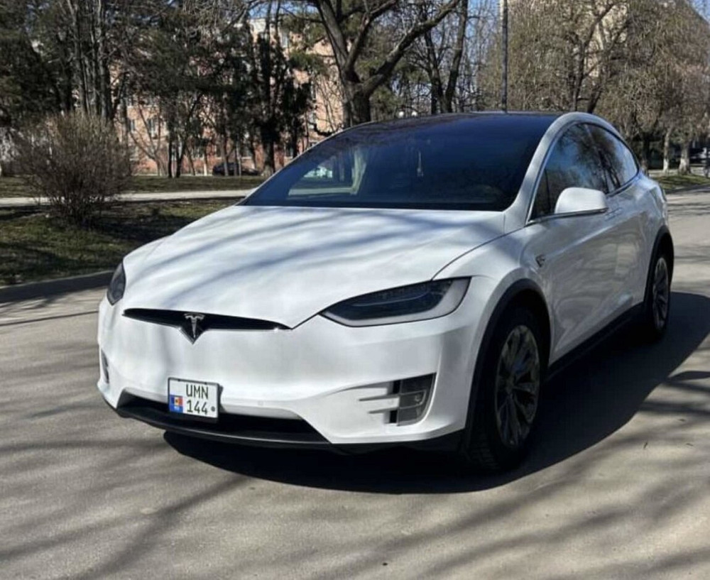 Tesla Model X 2016 an Tiraspol Tiraspol - fotografie 1