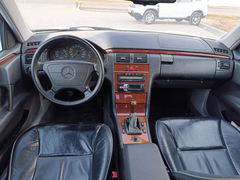 Mercedes E-Class 1996 год Бельцы Бельцы - изображение 6