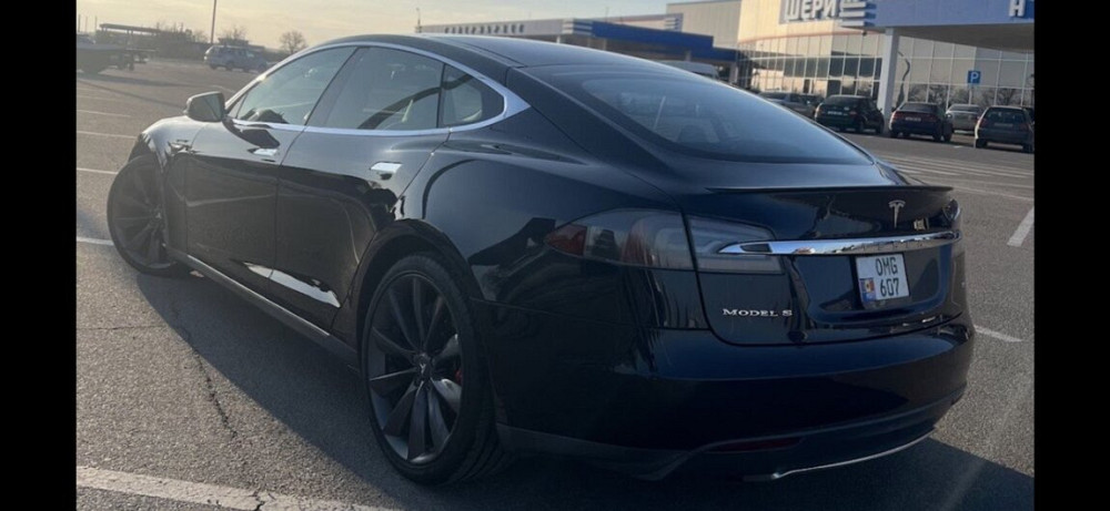 Tesla Model S 2014 an Tiraspol Tiraspol - fotografie 8