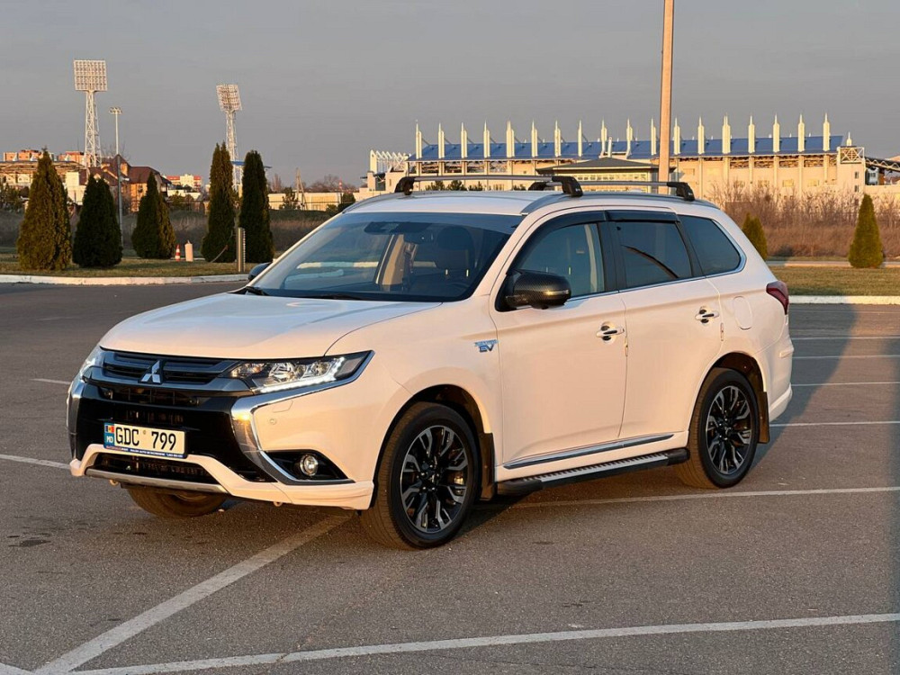 Mitsubishi Outlander 2018 год Новые Анены Новые Анены - изображение 1