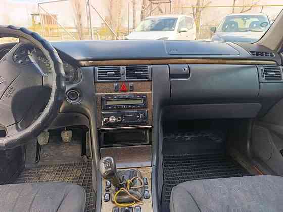 Mercedes E-Class 2000 an Bender Bender