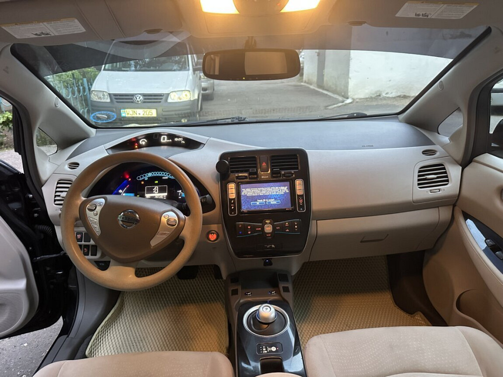 Nissan Leaf 2012 год Бендеры Бендеры - изображение 2