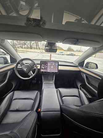 Tesla Model Y 2024 год Бендеры Бендеры