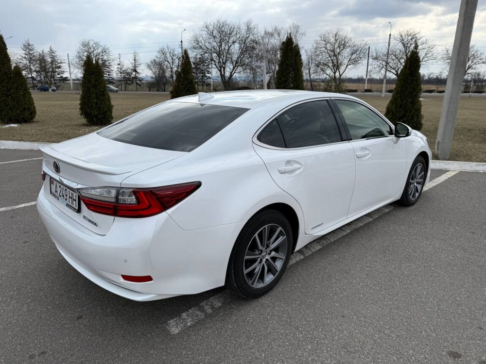 Lexus ES 2016 an Bender Bender - fotografie 3