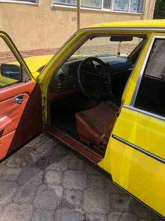 Mercedes W123 1980 an Tiraspol Tiraspol