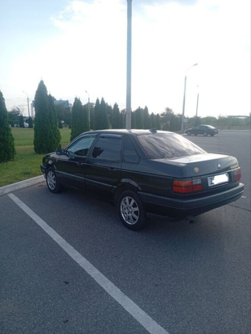 Volkswagen Passat 1992 год Терновка Терновка - изображение 2