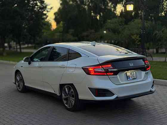 Продаётся Honda Clarity  Turing Plug-in Hybrid 2018 г. в. Tiraspol