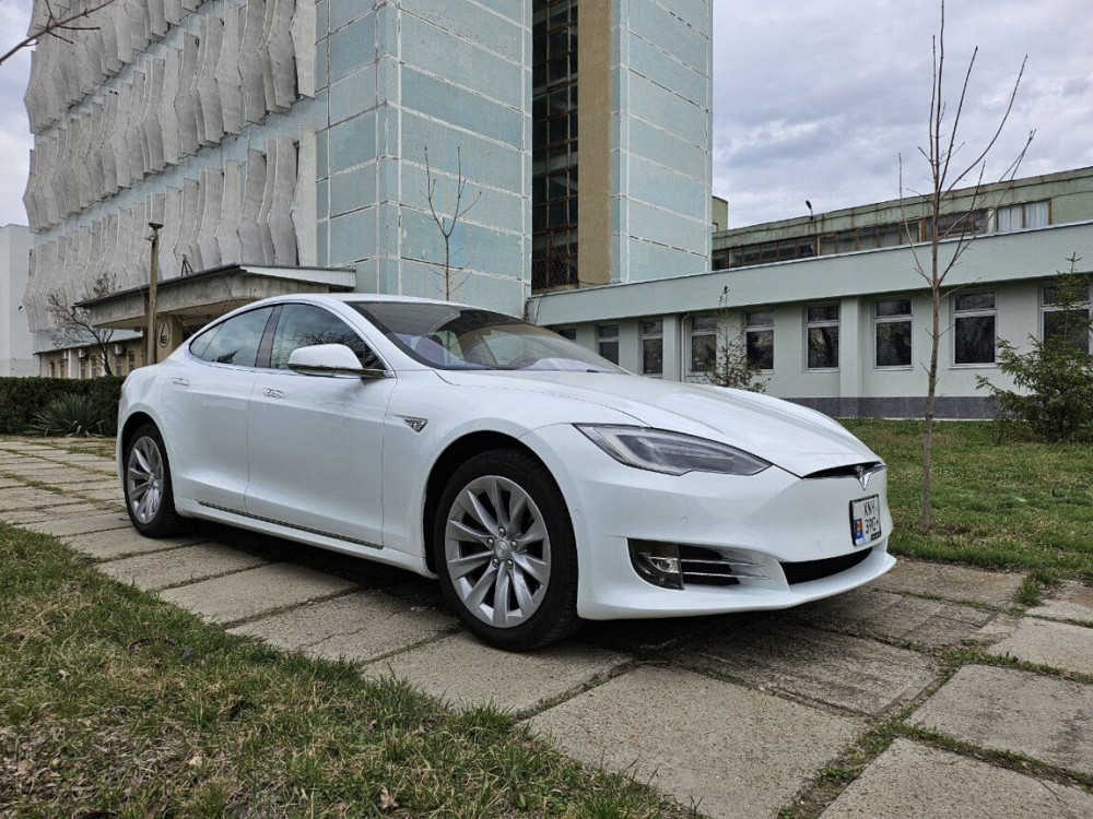 Tesla Model S 2016 an Tiraspol Tiraspol - fotografie 2