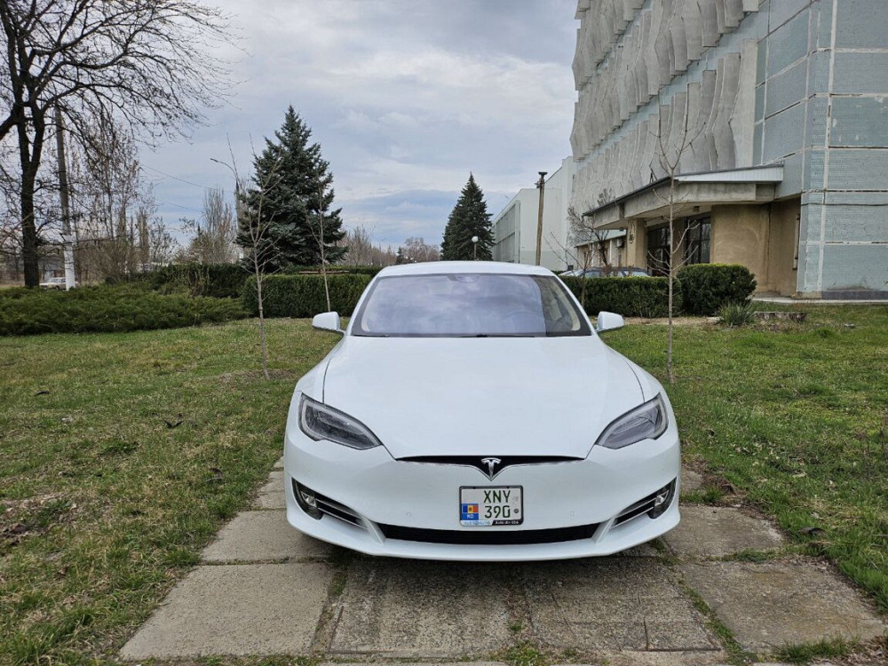 Tesla Model S 2016 an Tiraspol Tiraspol - fotografie 1