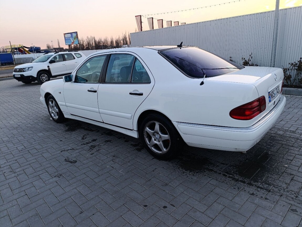 Mercedes E-Class 1996 год Бельцы Бельцы - изображение 2
