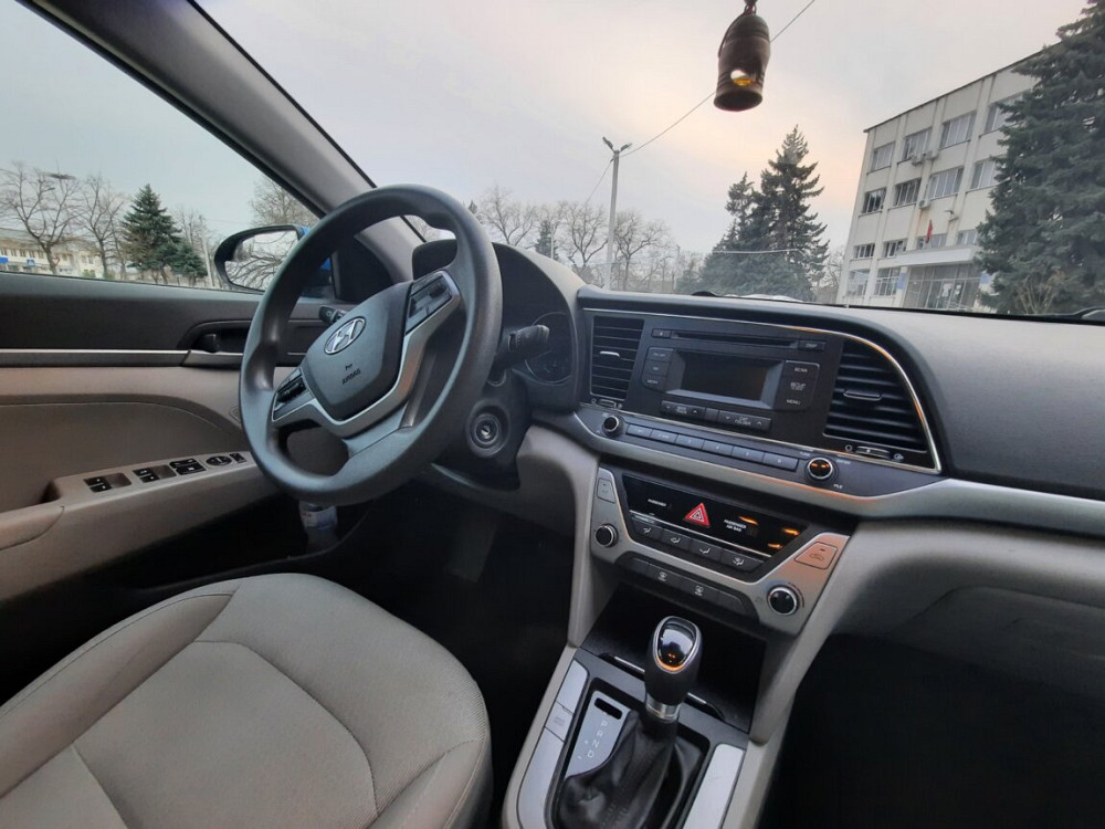 Hyundai Elantra 2017 an Slobozia Slobozia - fotografie 3