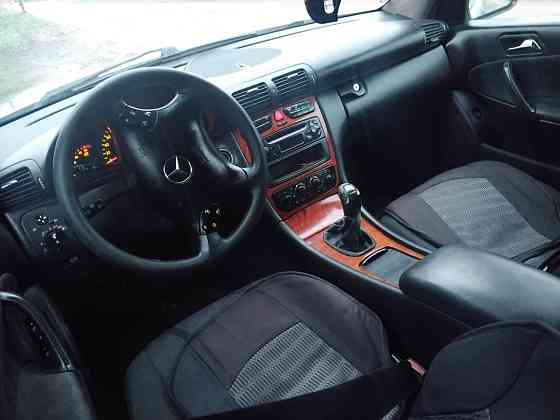 Mercedes C-Class 2004 год Суклея Суклея