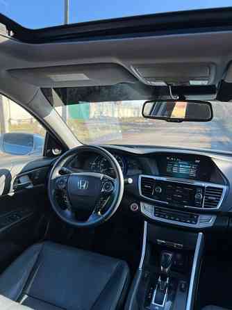Honda Accord Hybrid 2015 2.0 гибрид Комплектация: • Кожаный салон Тирасполь