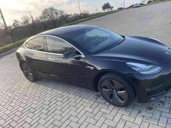 Tesla Model 3 2018 an Bender Bender