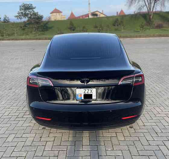 Tesla Model 3 2018 an Bender Bender