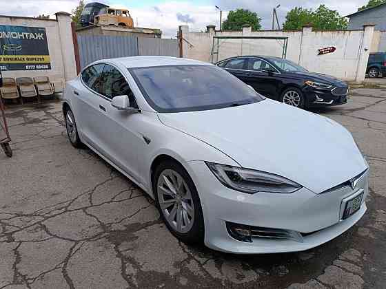 Tesla Model S 2016 an Bender Bender