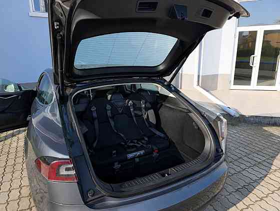 Tesla Model S 2013 an Bender Bender