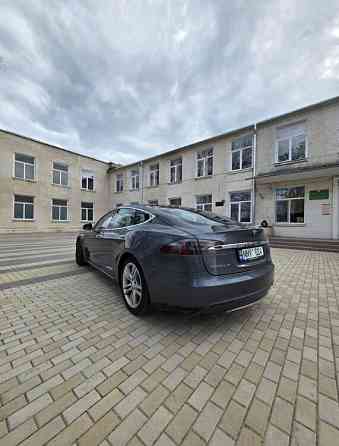 Tesla Model S 2013 an Bender Bender