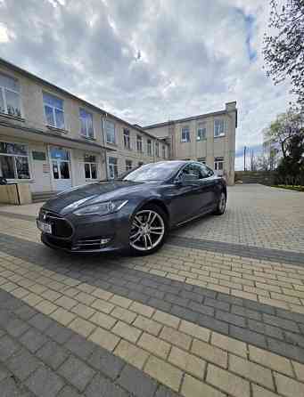 Tesla Model S 2013 an Bender Bender