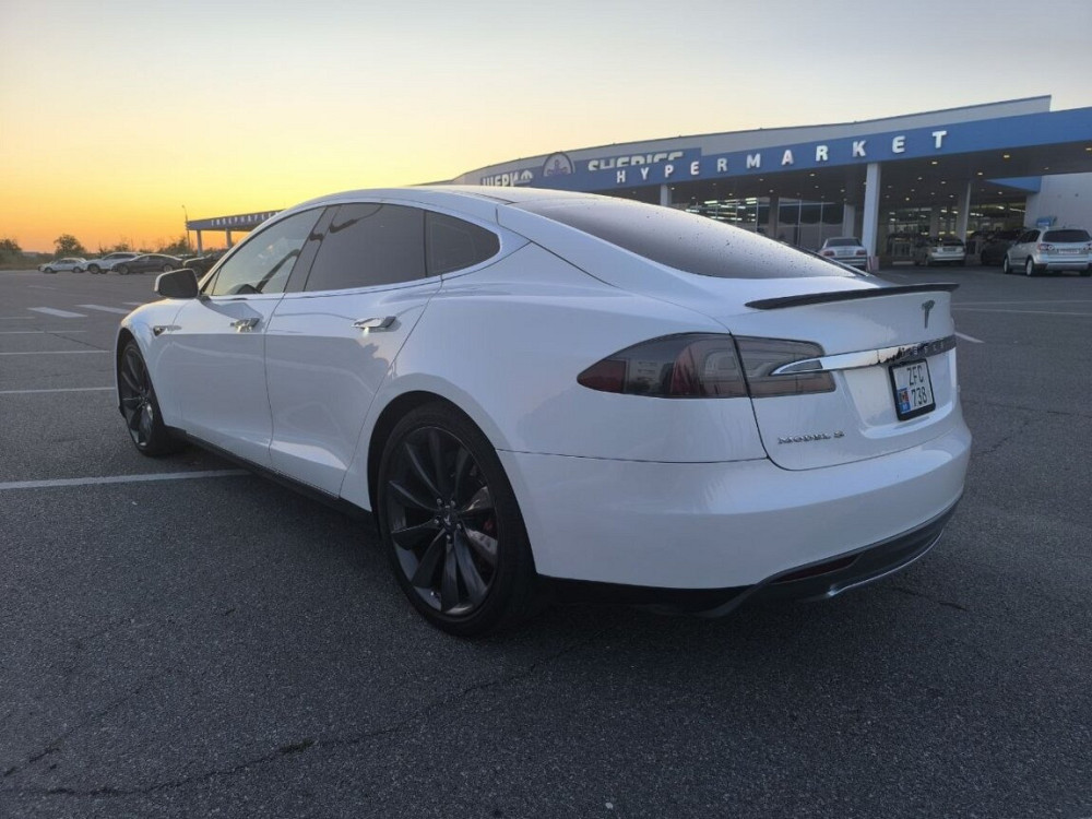 Tesla S P85 отличная обмен на Tesla S AWD 2016+, 75-100kw с моей допл. Bender - fotografie 1