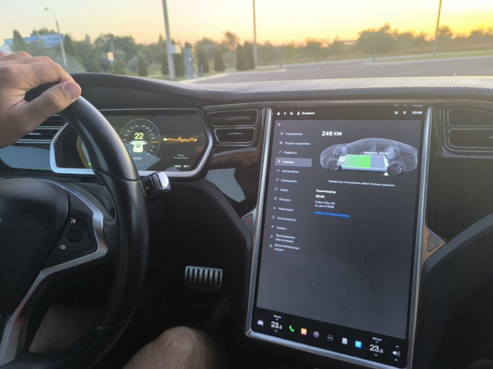 Tesla S P85 отличная обмен на Tesla S AWD 2016+, 75-100kw с моей допл. Bender - fotografie 2