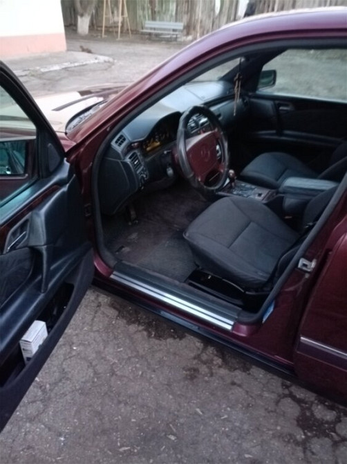 Mercedes E-Class 1996 an Tiraspol Tiraspol - fotografie 2
