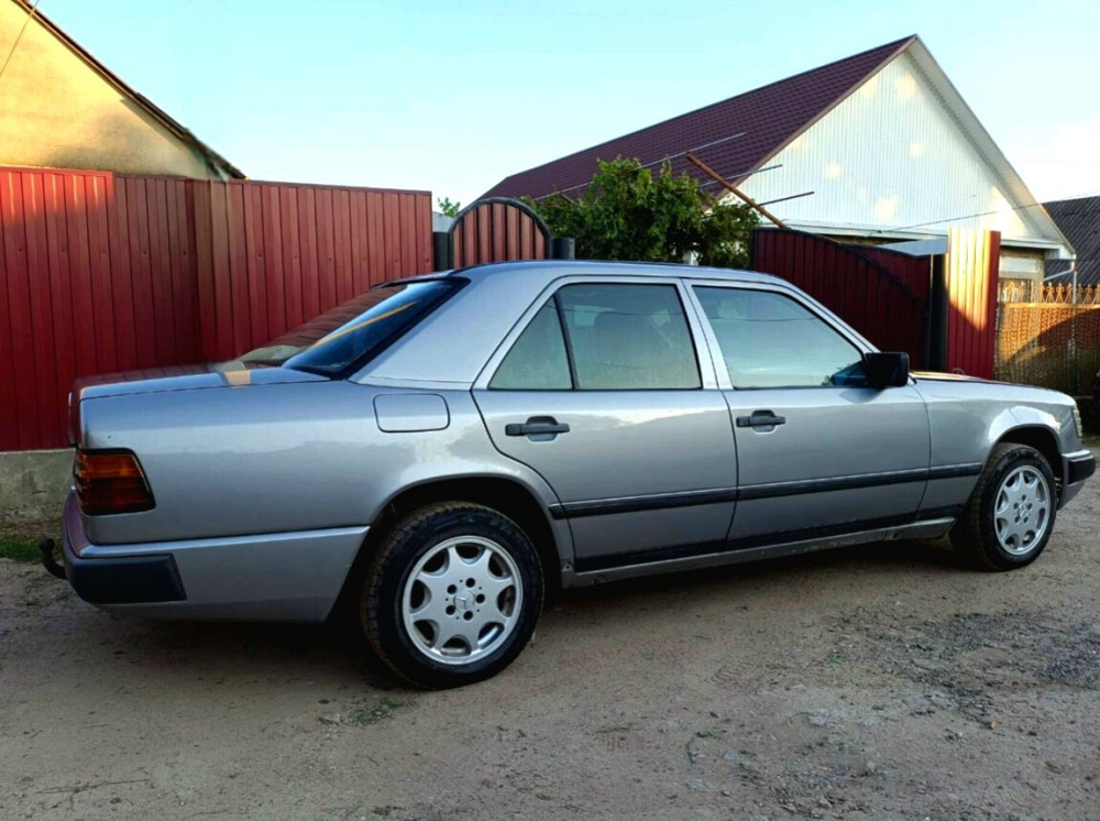 Mercedes W124 1989 год Суклея Суклея - изображение 1