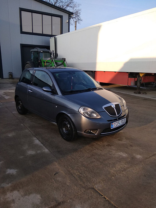 Lancia Ypsilon 2009 год Резина Резина - изображение 3